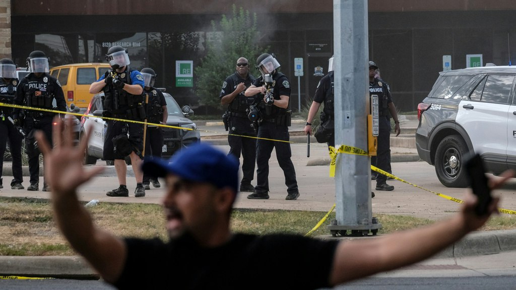 Proteste în Texas după ce agenții ICE au împușcat un migrant din Venezuela