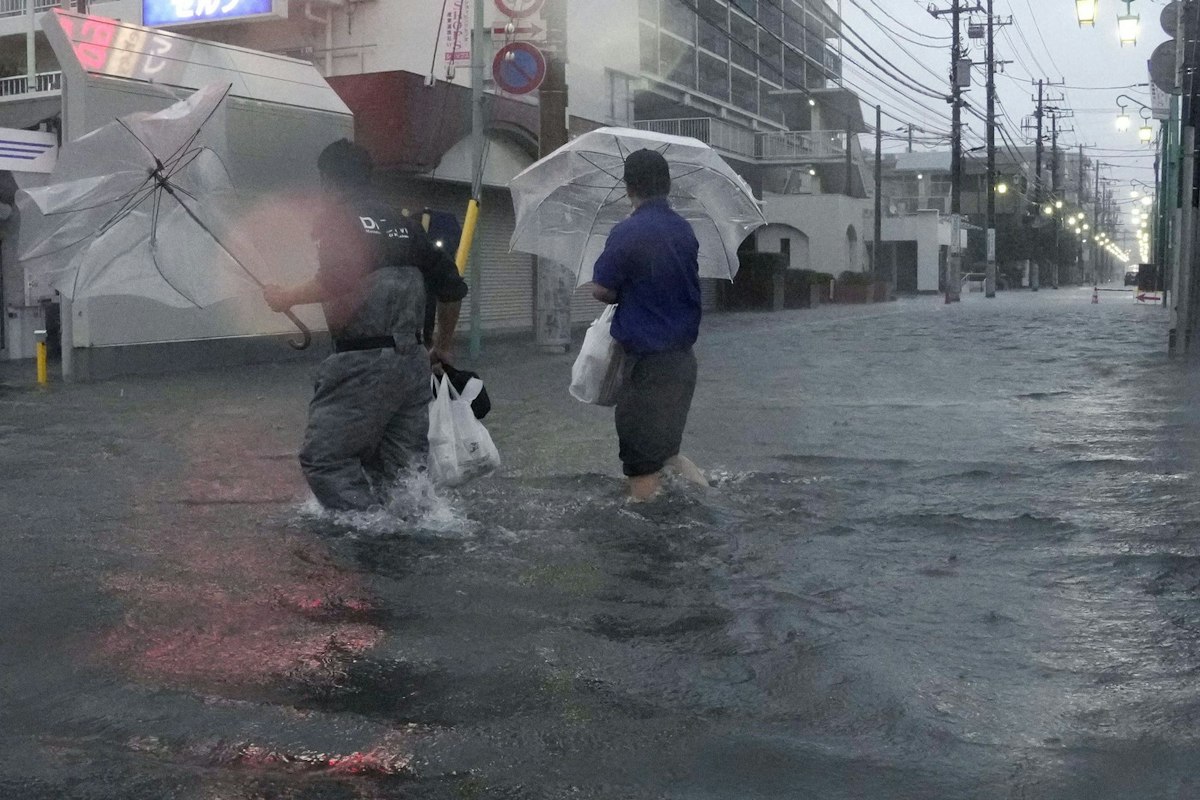 Un taifun lovește Japonia. Două milioane de oameni au primit ordin de evacuare