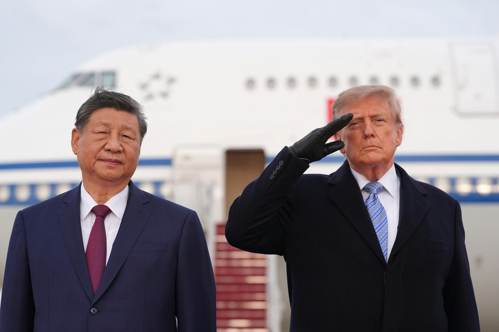Donald Trump l-a așteptat pe Xi Jinping la scara avionului. Importanța acordată summitului SUA-China