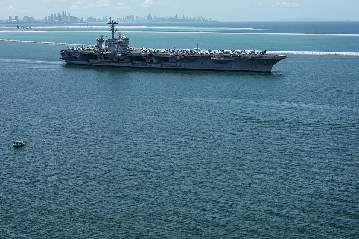 Opt militari americani au încercat sinuciderea în timpul misiunii USS Abraham Lincoln