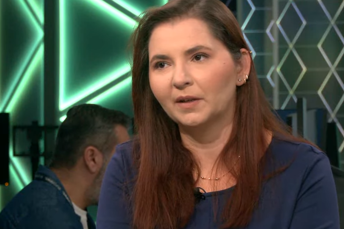 Uniformele școlare combat presiunea hainelor de brand asupra elevilor