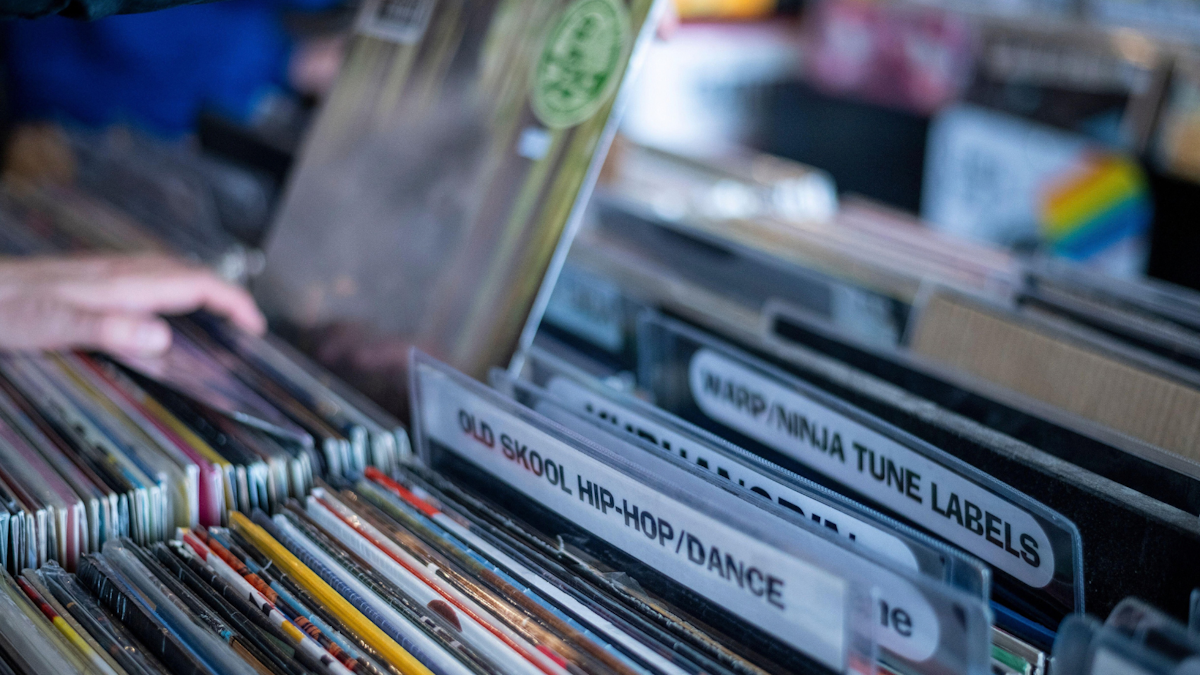 Luna octombrie aduce șapte albume noi din diverse genuri muzicale