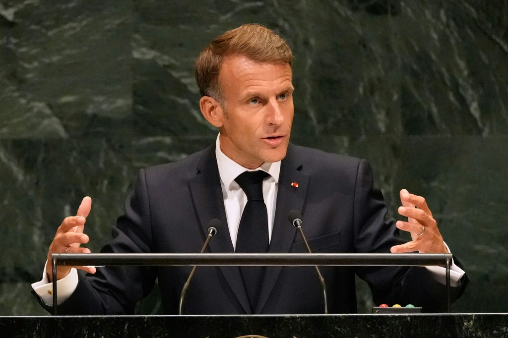 Macron afirmă că CIA nu a avertizat Franța despre atacuri cu drone rusești iminente