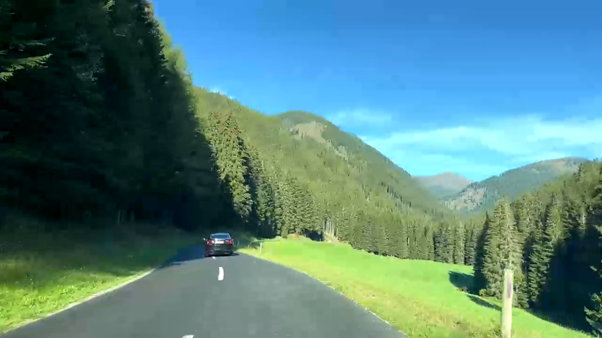 Experiment: cum se descurcă o mașină electrică într-un drum de 800 km prin munții Austriei