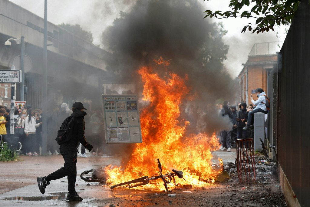 Protestele elevilor continuă în Franța