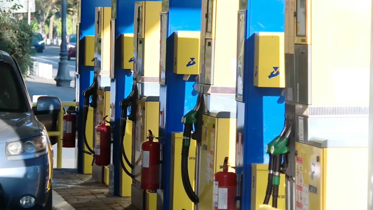 Prețurile carburanților cresc semnificativ, benzina trece de 10 lei/litru, motorina aproape 11 lei