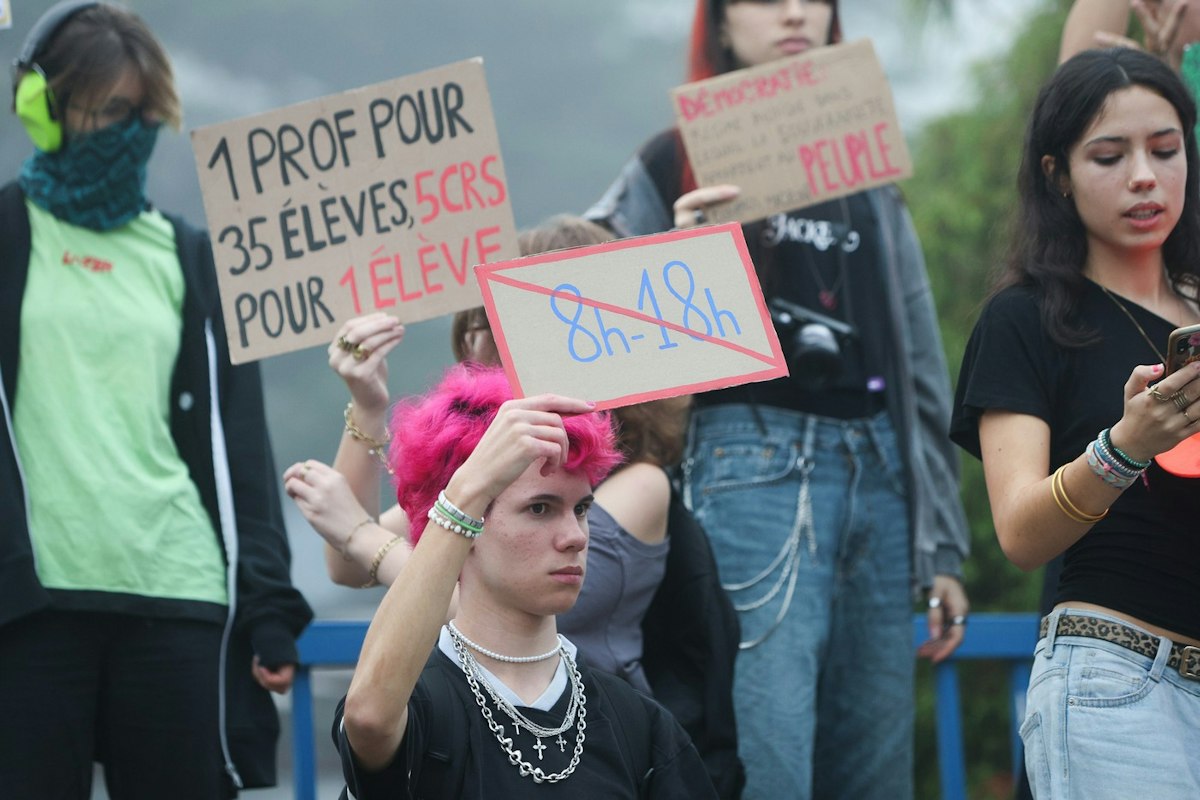Un adolescent și-a pierdut o mână la protestele elevilor din Franța
