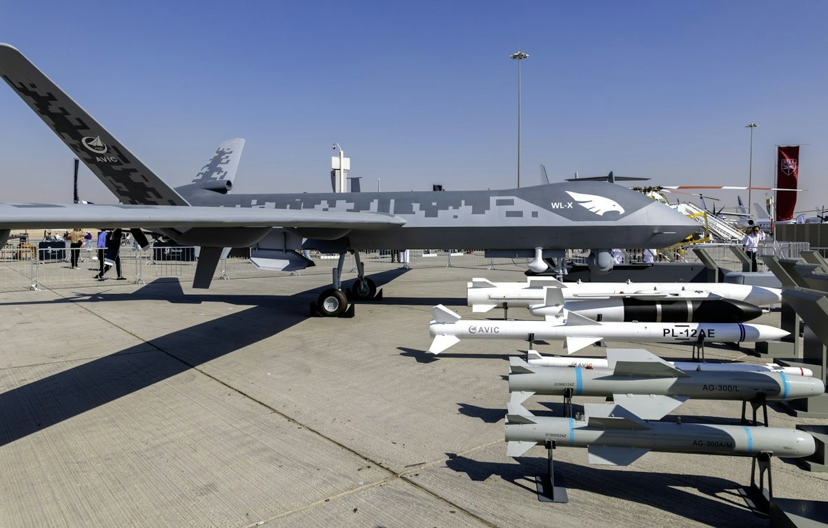 Elevii din Lituania învață să construiască drone, iar o firmă lituaniană își duce produsele la Londra