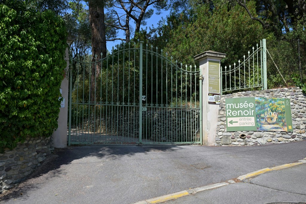 Arestări în Franța în cazul spargerii de la Muzeul Renoir. Hoții au furat exponate de 9 milioane de euro