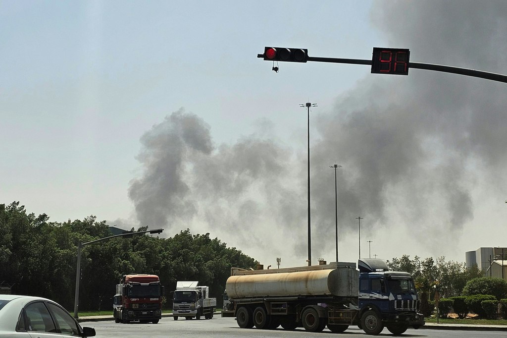 Atentat cu rachete Houthis asupra aeroportului din Riad: trei morți, inclusiv un comandant de avion