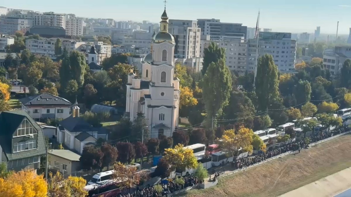 Peste 64.000 de pelerini au așteptat la Iași pentru a se închina la Sfintele Moaște în cadrul pelerinajului de Sfânta Parascheva