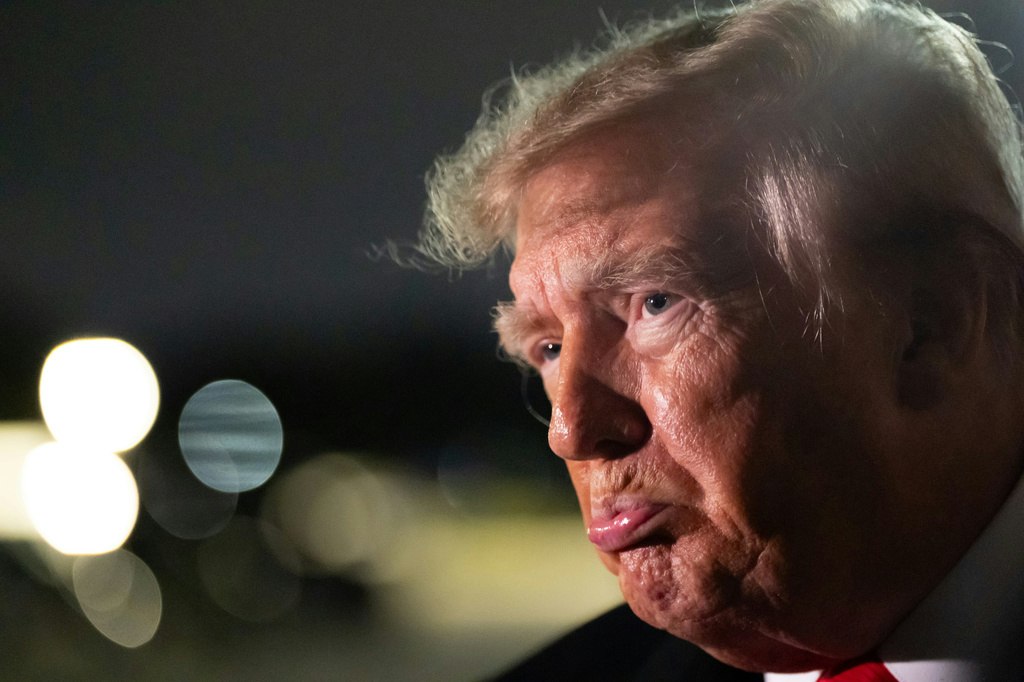 Donald Trump a propus redenumirea unui ocean în „Oceanul Trump”, propunere respinsă de Google