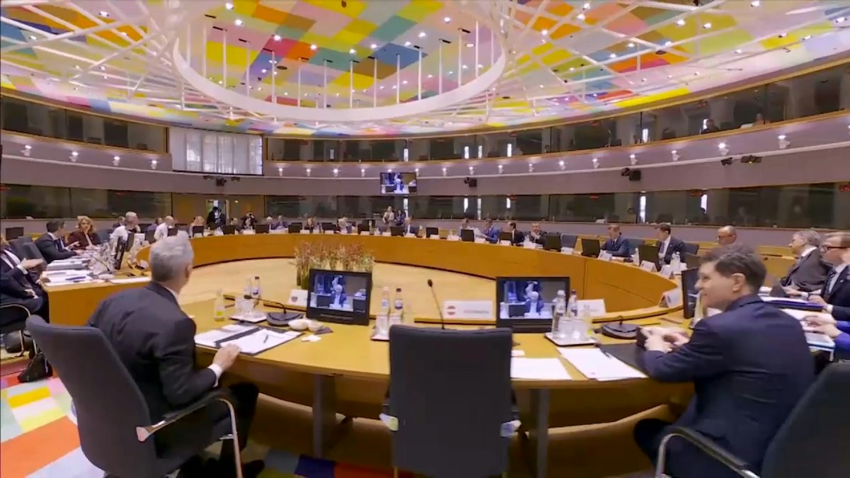 UE acordă aproape 3 miliarde euro pentru apărarea Ucrainei înaintea Consiliului European