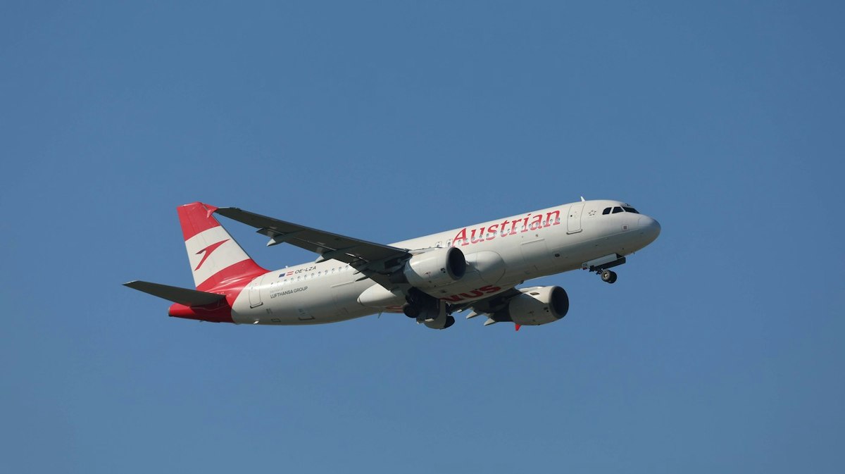 Alertă cu bombă la bordul unui avion Austrian Airlines. Aeronava a aterizat de urgență în Bulgaria