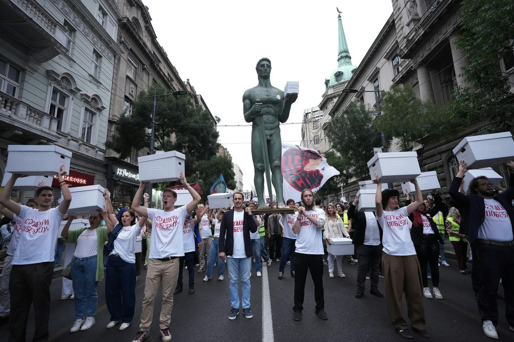 Proteste studențești în Serbia împotriva revenire lui Aleksandar Vučić ca premier