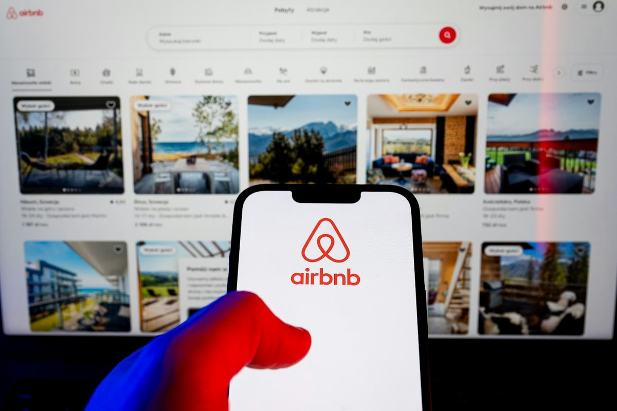 Airbnb lansează asigurare pentru despăgubiri în caz de vreme nefavorabilă