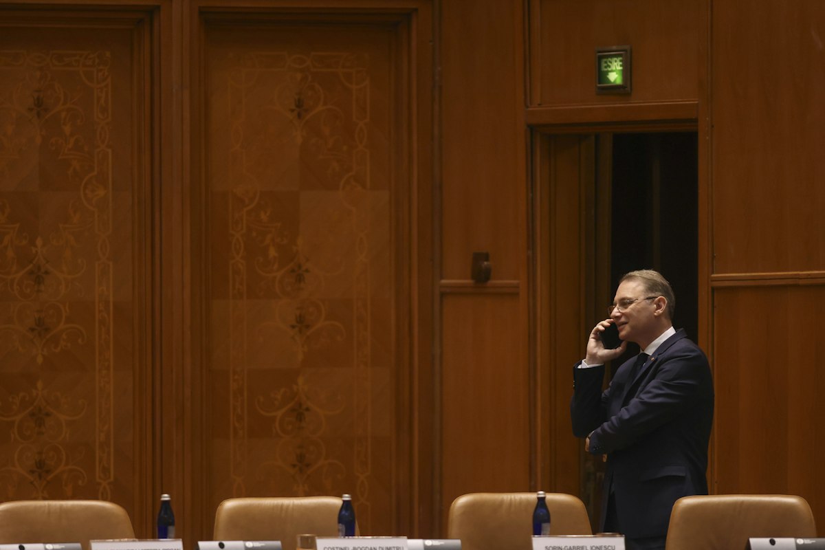 Guvernul Niculescu primit ca soluție la criza politică prelungită din România