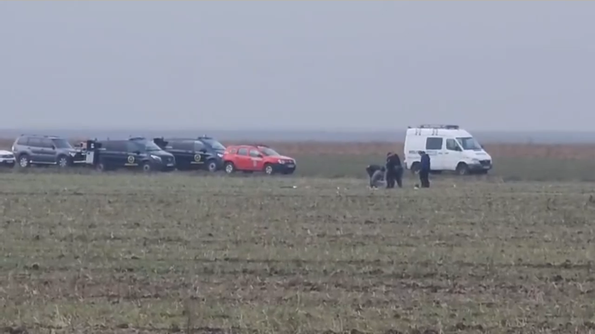 Resturi de dronă, găsite de un fermier în județul Buzău. MApN: Ar putea proveni dintr-un incident mai vechi