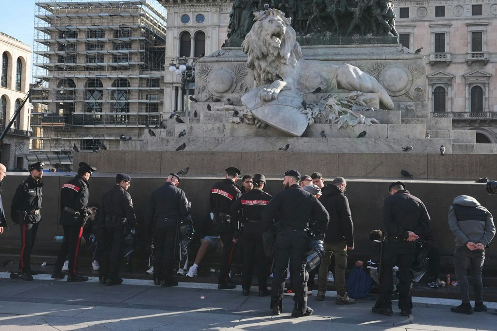Italia trimite 500 de militari la protestele violente din Milano și impune legi mai dure