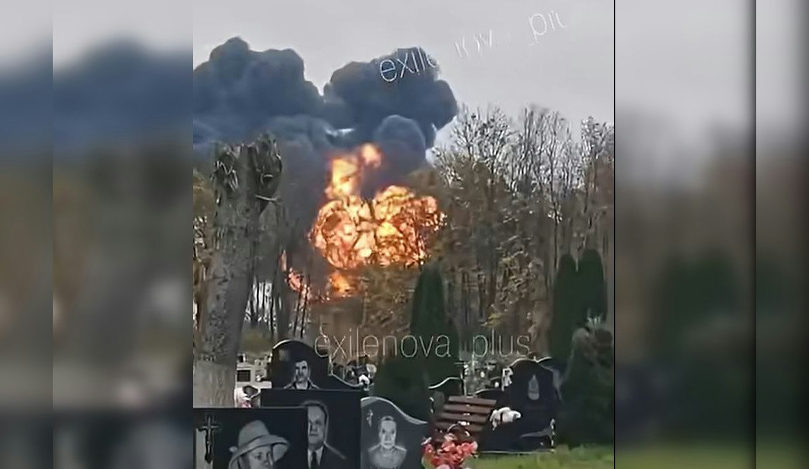 Avion rus Su-30SM s-a prăbușit lângă cimitir în Kaliningrad, piloții salvați