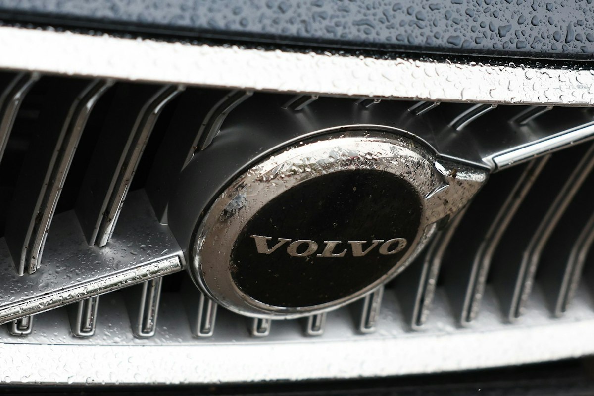 Volvo concediază 2.500 de angajați din cauza scăderii veniturilor și taxelor americane