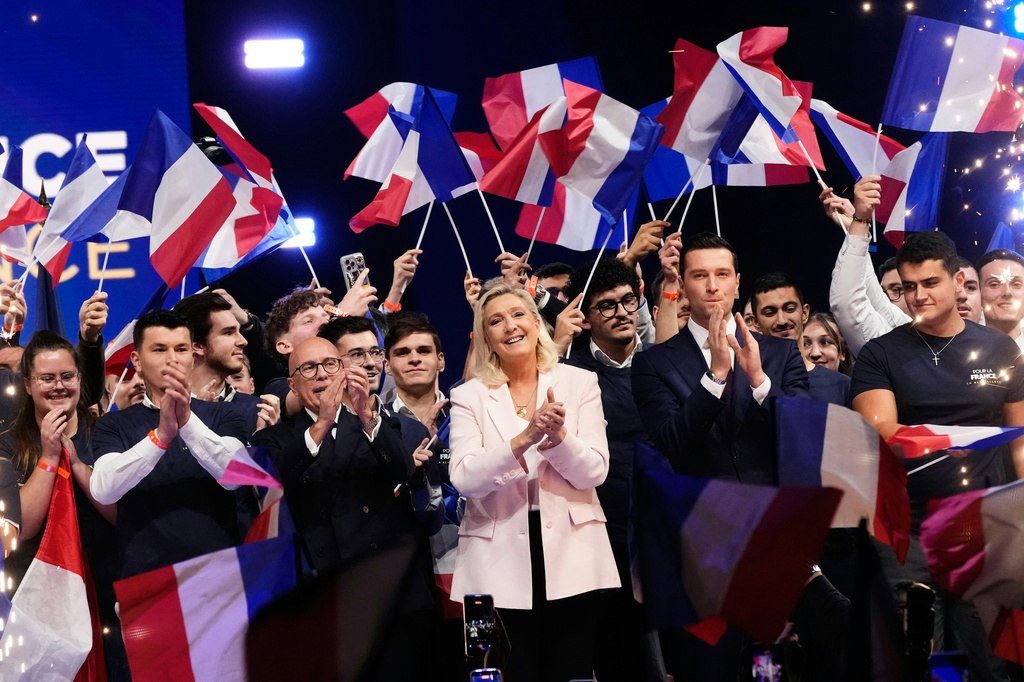 Marine Le Pen începe campania prezidențială în Franța cu promisiunea de „toleranță zero” la infracționalitate