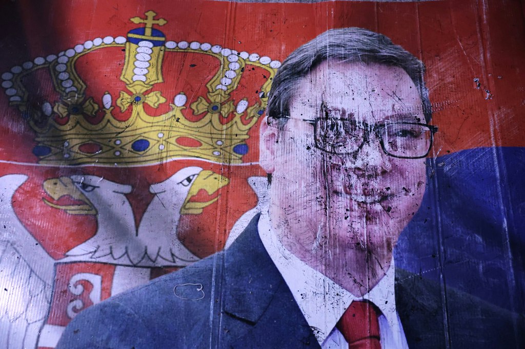 Serbia intră într-o nouă etapă politică. Victoria studenților pune capăt celor aproape 14 ani de dominație a partidului lui Vucic