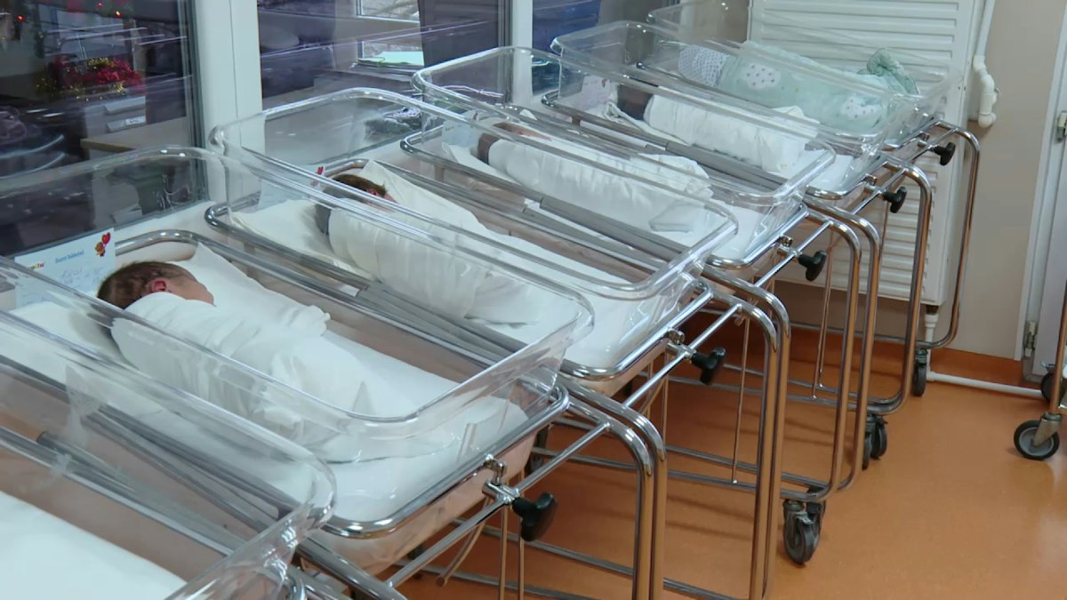 Natalitatea în România scade la cel mai mic nivel din ultimii 100 de ani