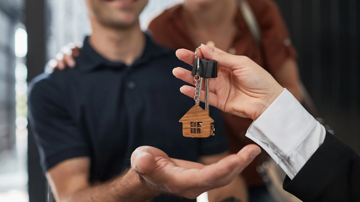 Programul Noua Casă: avans de 5% pentru tinerii sub 35 ani la locuințele până la 140.000 euro