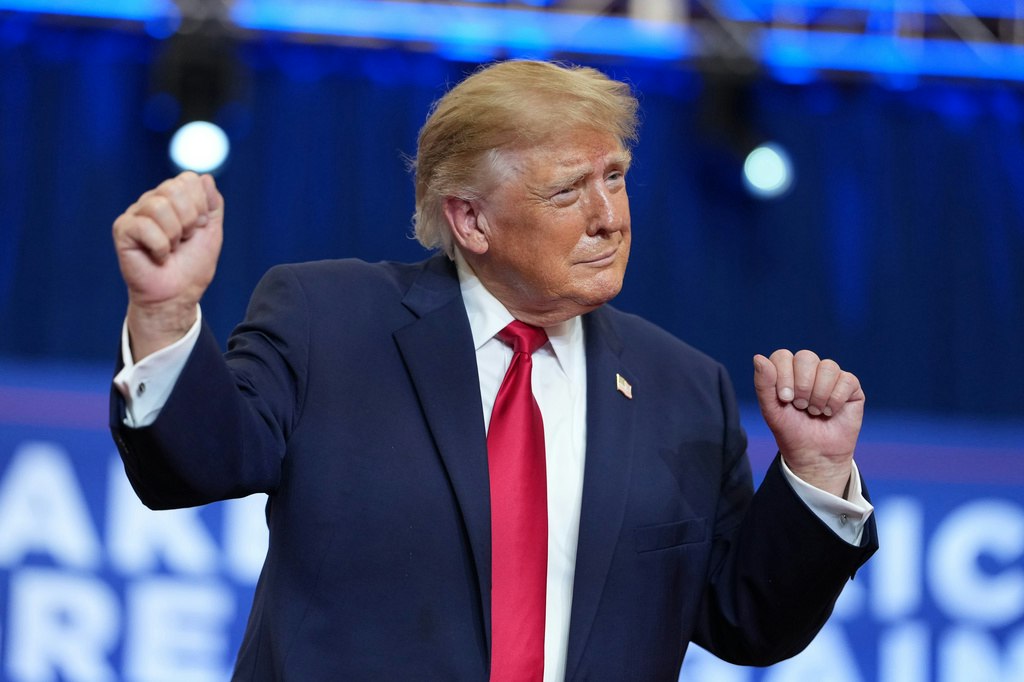 Donald Trump anunță o viitoare întâlnire cu Putin și Zelenski pentru a discuta pacea în Ucraina