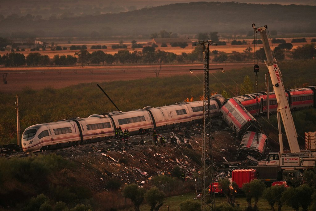 Spania: Ultimele discuții dintre mecanicii trenurilor și controlorul de trafic înainte de coliziunea mortală