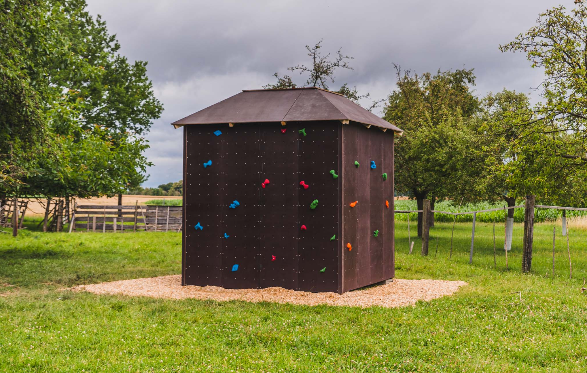Boulderwürfel im Garten