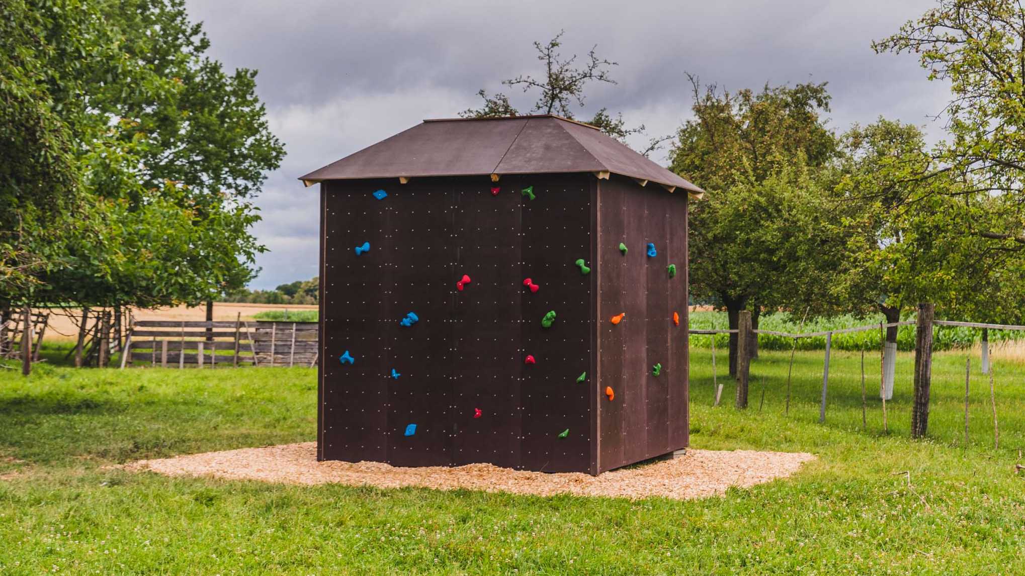 Boulderwürfel im Garten