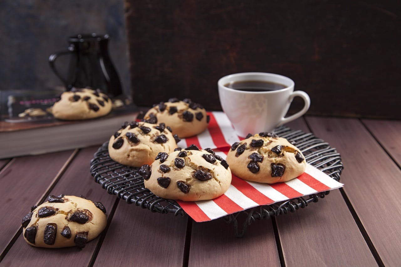 parça çikolatalı tombul kurabiye