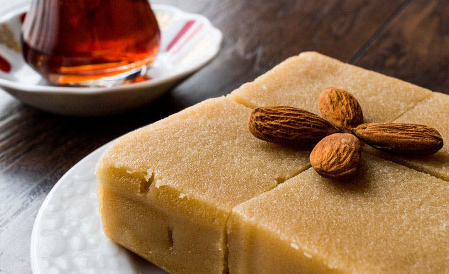 bademli un helvası ve çay