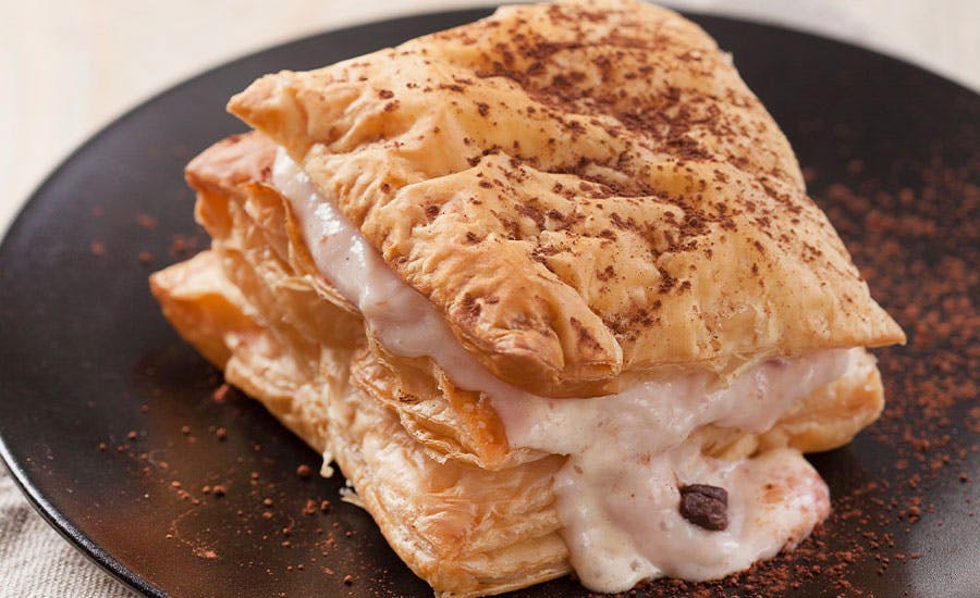 çikolatalı ve muhallebili milföy tatlısı