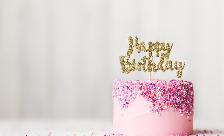 pembe granüllü doğum günü pastası