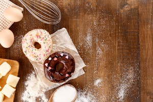 Evde Yumuşacık Donut Nasıl Yapılır? Pratik Çikolatalı Donut Tarifi