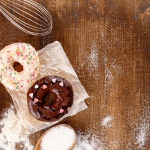 Evde Yumuşacık Donut Nasıl Yapılır? Pratik Çikolatalı Donut Tarifi