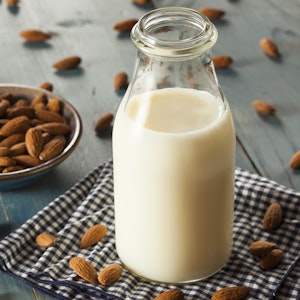 Evde Badem Sütü Nasıl Yapılır? Badem Sütü İle Üç Farklı Tarif