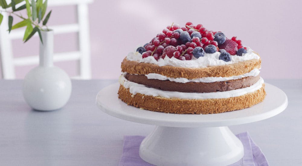 Orman meyveli üç katlı pasta