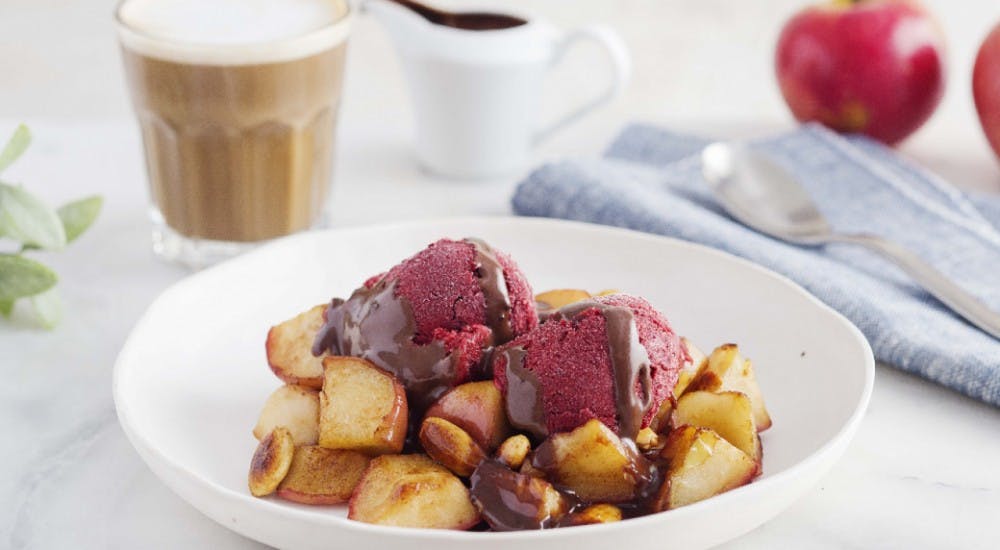 tarçınlı ve dondurmalı elma tatlısı