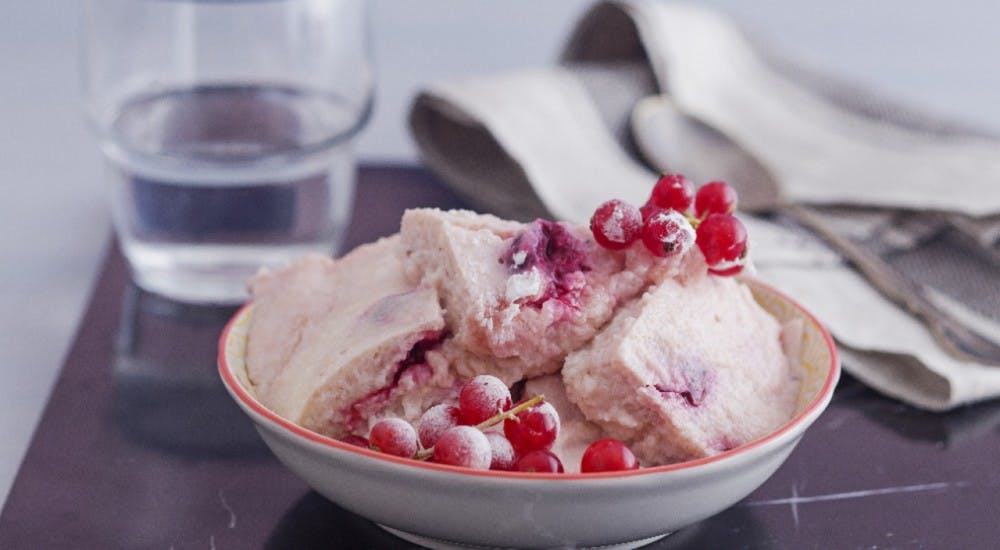 irmikli ve vişneli hafif tatlı