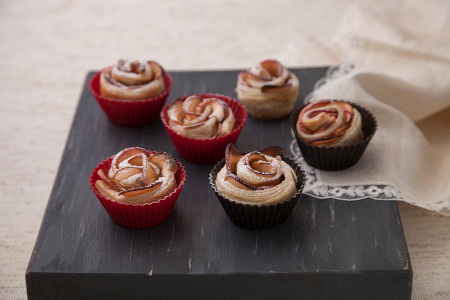 gül şeklinde elmalı milföy tatlıları