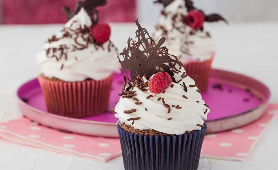 çikolata süslemeli cupcake