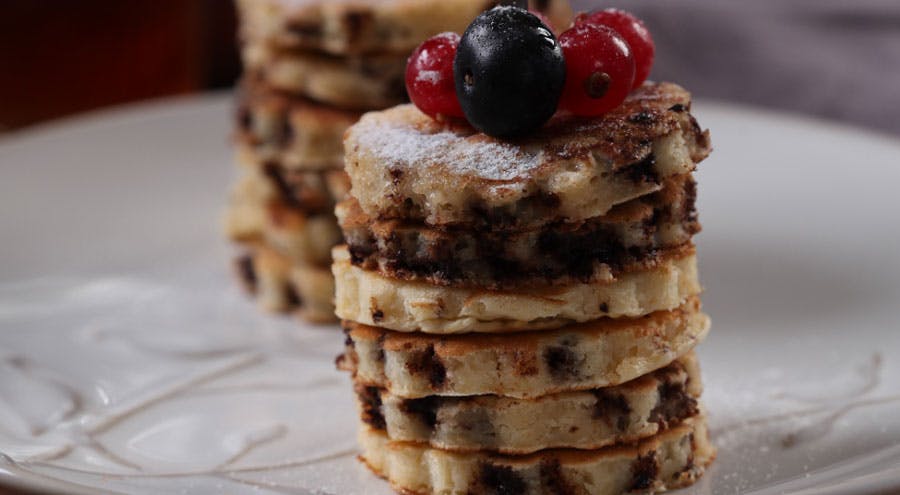 parça çikolatalı pancake