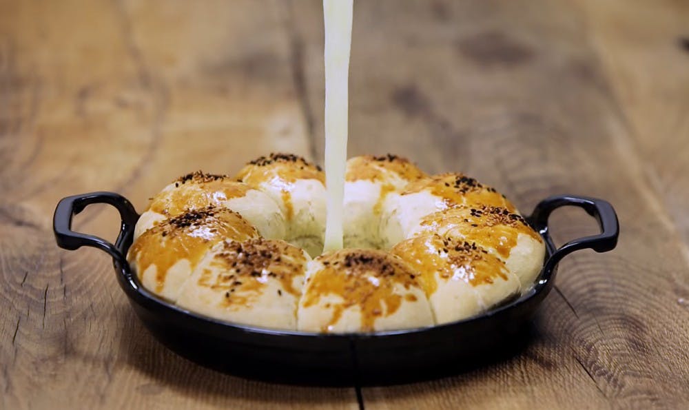 tavada çiçek ekmekli mıhlama