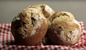 Evdeki Malzemelerle Yapabileceğiniz 18 Ekmek Tarifi