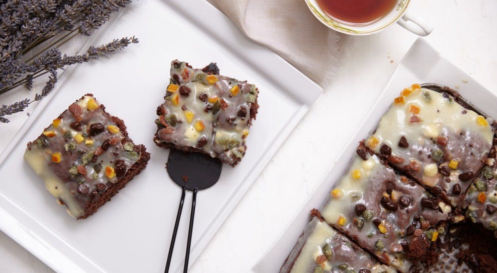 beyaz çikolatalı kuru meyveli kek