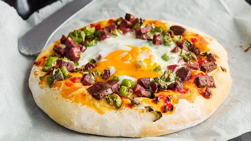 Sucuklu ve Yumurtalı Pizza Tarifi
